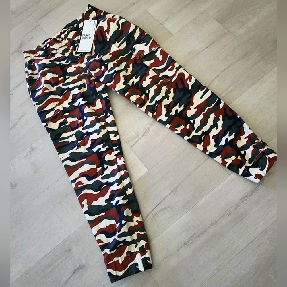 Women's NWT Almost Famous Camo Cargo Joggers, Size Large, Street-Chic Style